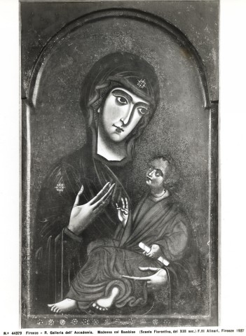 Alinari, Fratelli — Firenze - R. Galleria dell'Accademia. Madonna col Bambino (Scuola Fiorentina, del XIII sec.) — insieme, dopo il restauro 1936